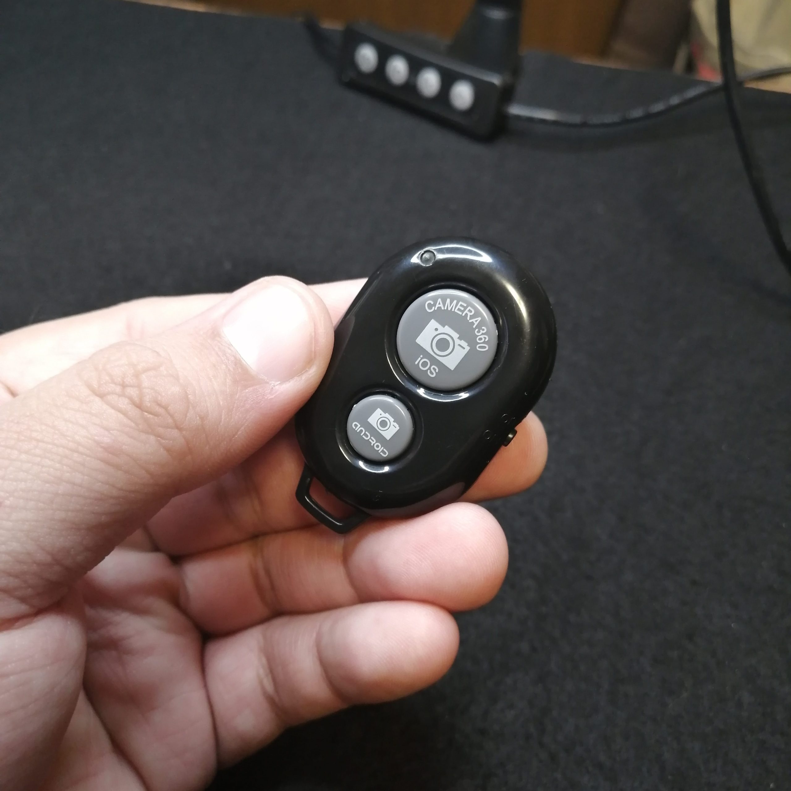 ダイソーかどっかで買ったスマホシャッター。買ってきたあとでリングライトにもまったく同じものがついてきてたのを発見し、無駄にダブっている。